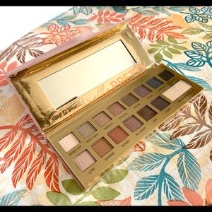 🎉 IT Cosmetics Naturally Pretty Palette